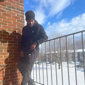 Meet your Posher, Javoney